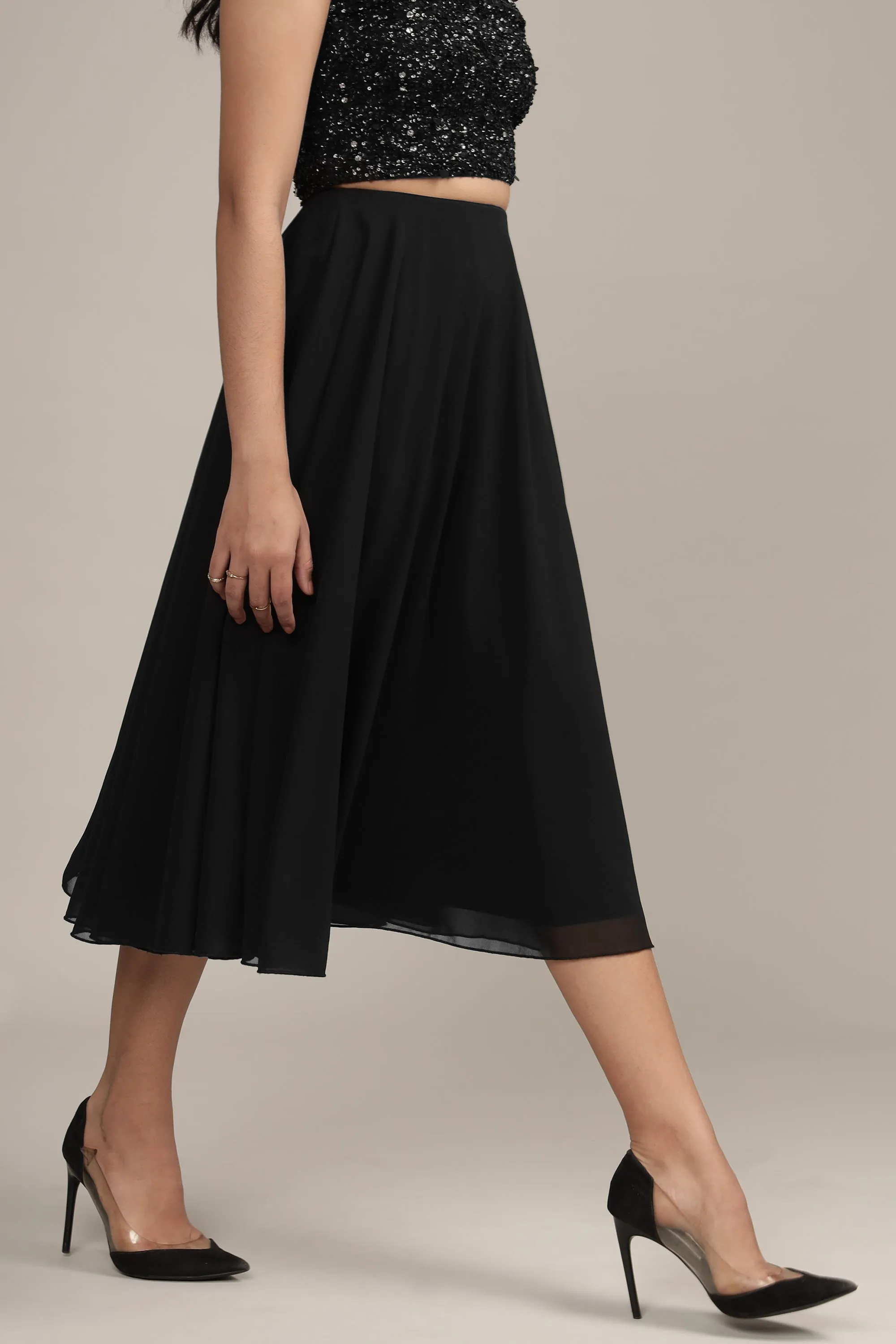 Skye Midi Skirt in Black