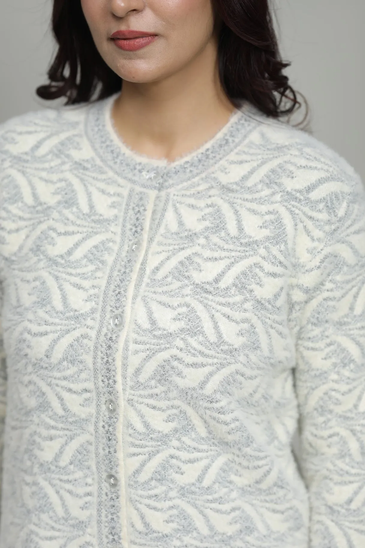 Women Knitted Round Neck Cardigan